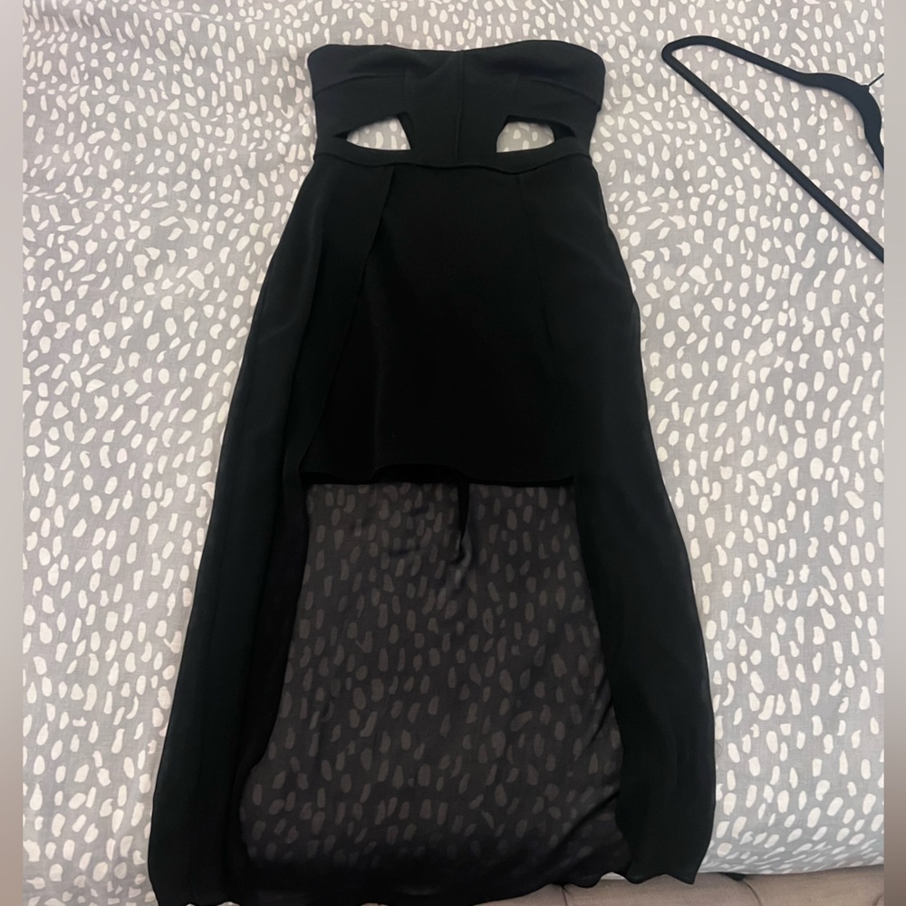 Strapless dress with mesh train